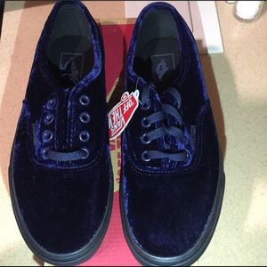 Vans Velvet Authentic Sneaker